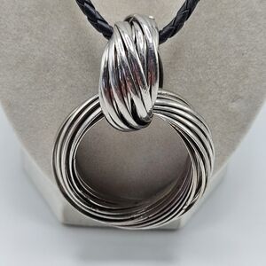 VINTAGE Modernist Silver Tone Articulated Interlocked Rings Pendant Necklace